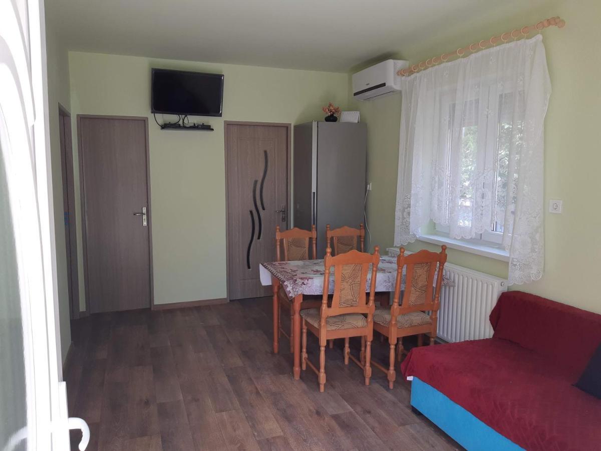 Rozsa Apartment Hajduszoboszlo Ngoại thất bức ảnh
